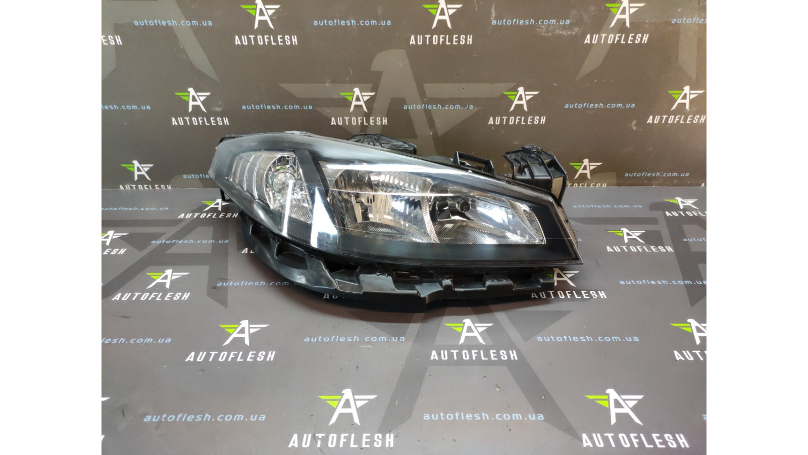 Фара передняя правая 8200481197 для Renault Laguna II лагуна рестайлинг бу Фара передняя правая 8200481197 для Renault Laguna II лагуна рестайлинг бу